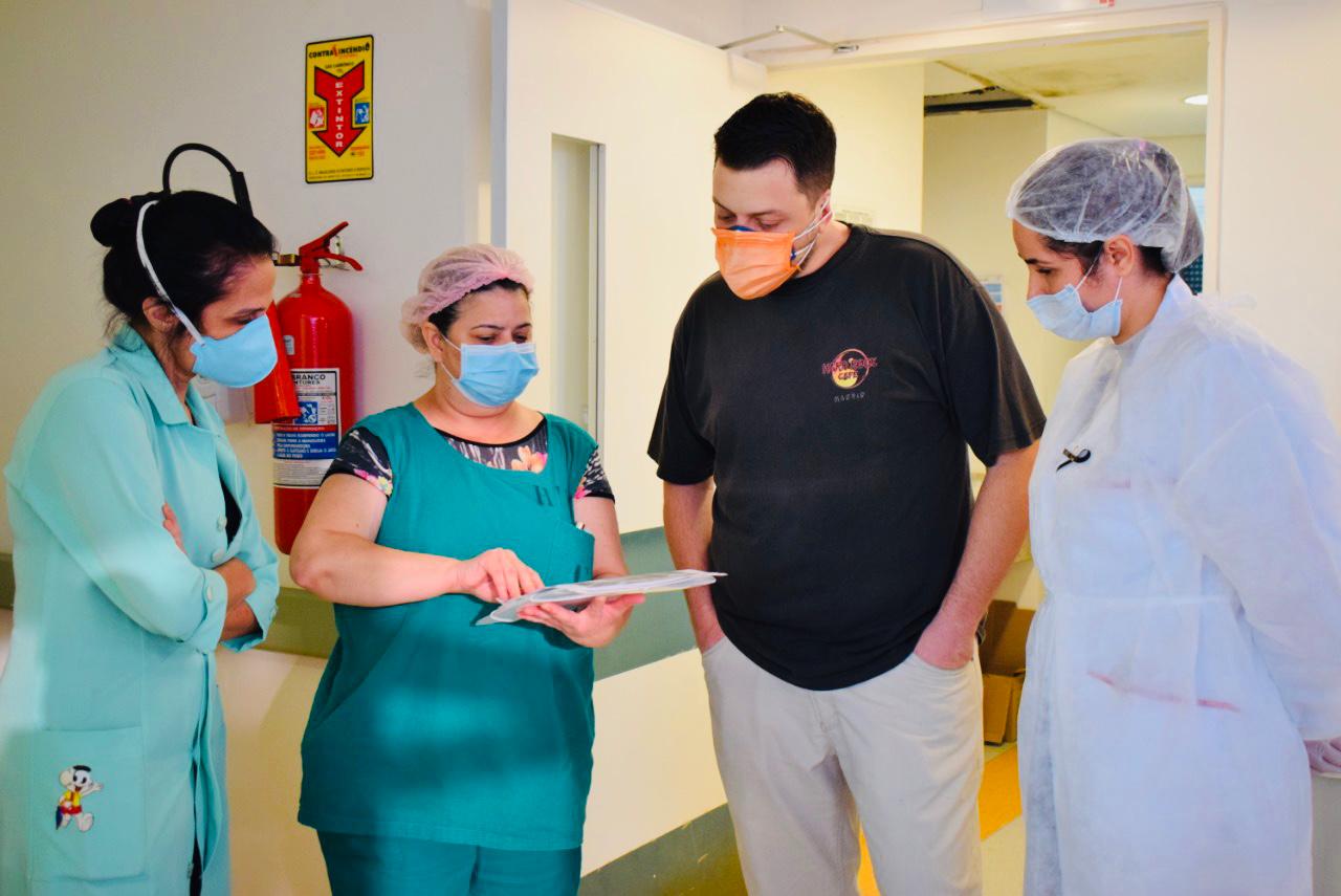 Médicos dobram plantões e renunciam aos dias de folga para atender casos de coronavírus