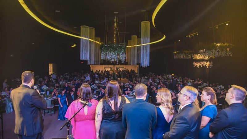Baile das Esmeraldas reúne mais de 400 pessoas em celebração aos 37 anos do Sindmed-AC